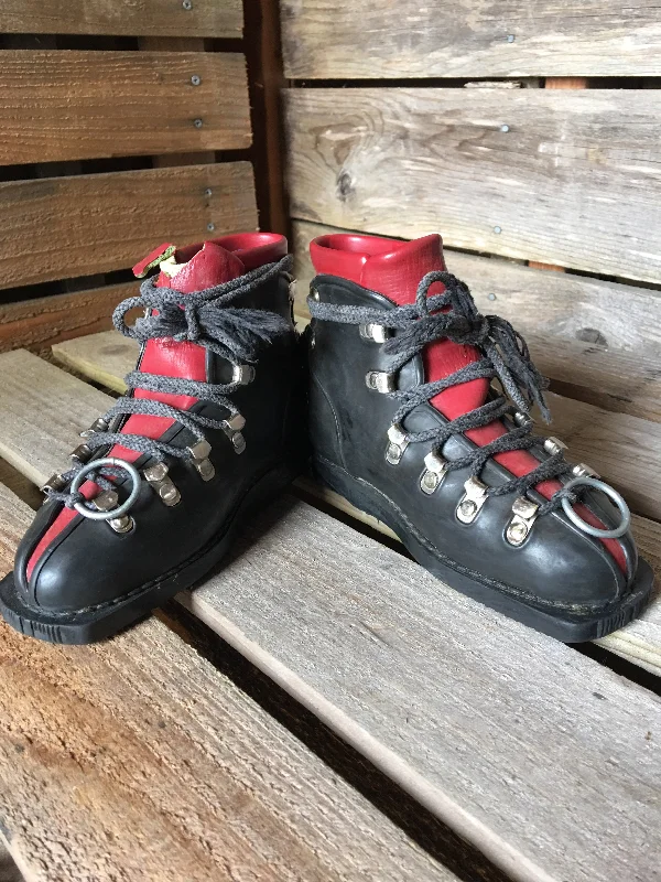 ski boots for heavy snow conditions-Black/Red Vintage Leather Children's Ski Boots made in Japan