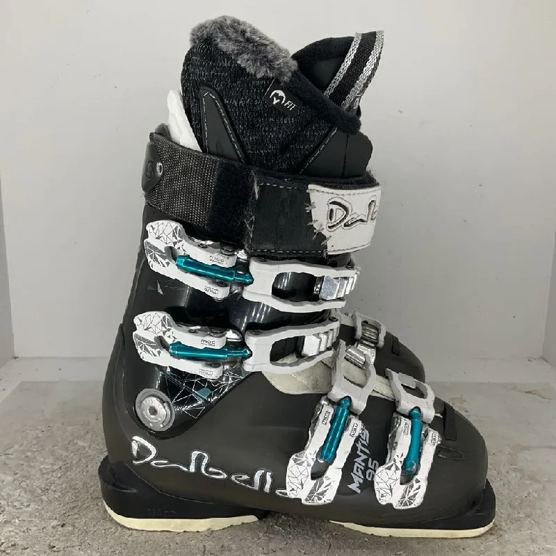 ski boots for skiing off the beaten path-Dalbello Mantis 95